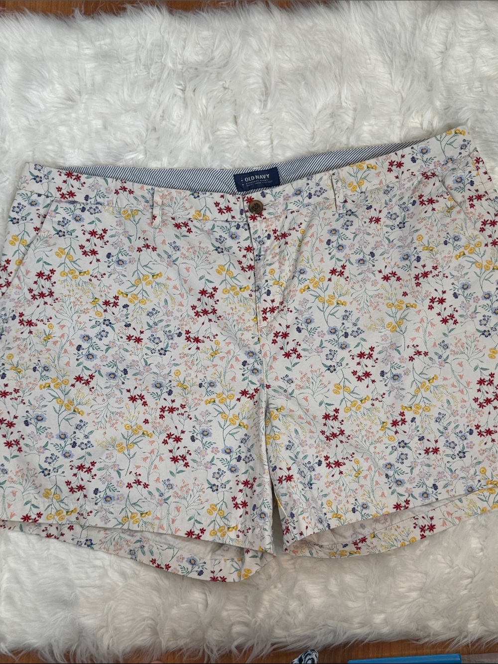 Women's Old Navy Plus Size Everyday Short 100% Cotton White with Flowers Size 20